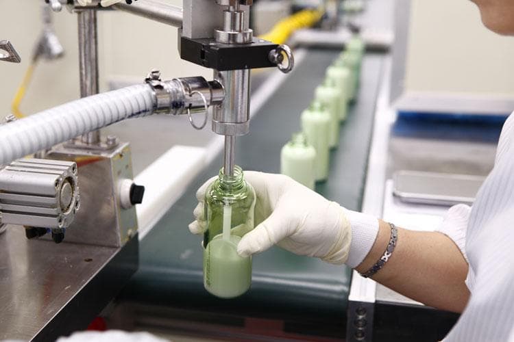 Cosmetic manufacturing filling process